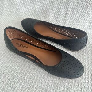 Arizona Jean Co Black Eyelet Flats Shoes, Womens SZ 8, Black Flower Eyelet Flats